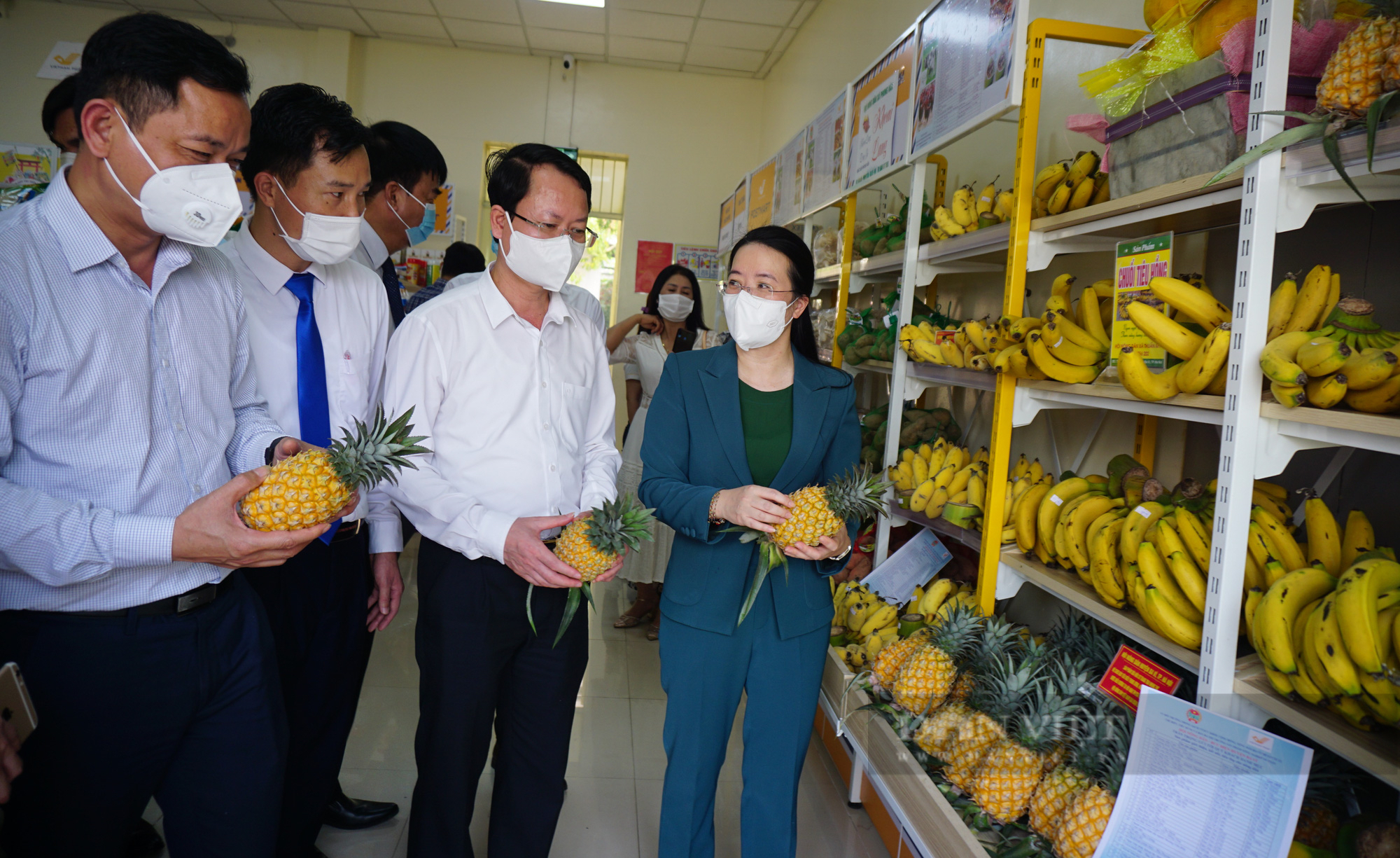 Hà Nội: Hội ND và Bưu điện khai trương gian hàng bán gà đồi, rau rừng và vô số nông sản đặc sản Ba Vì - Ảnh 1.