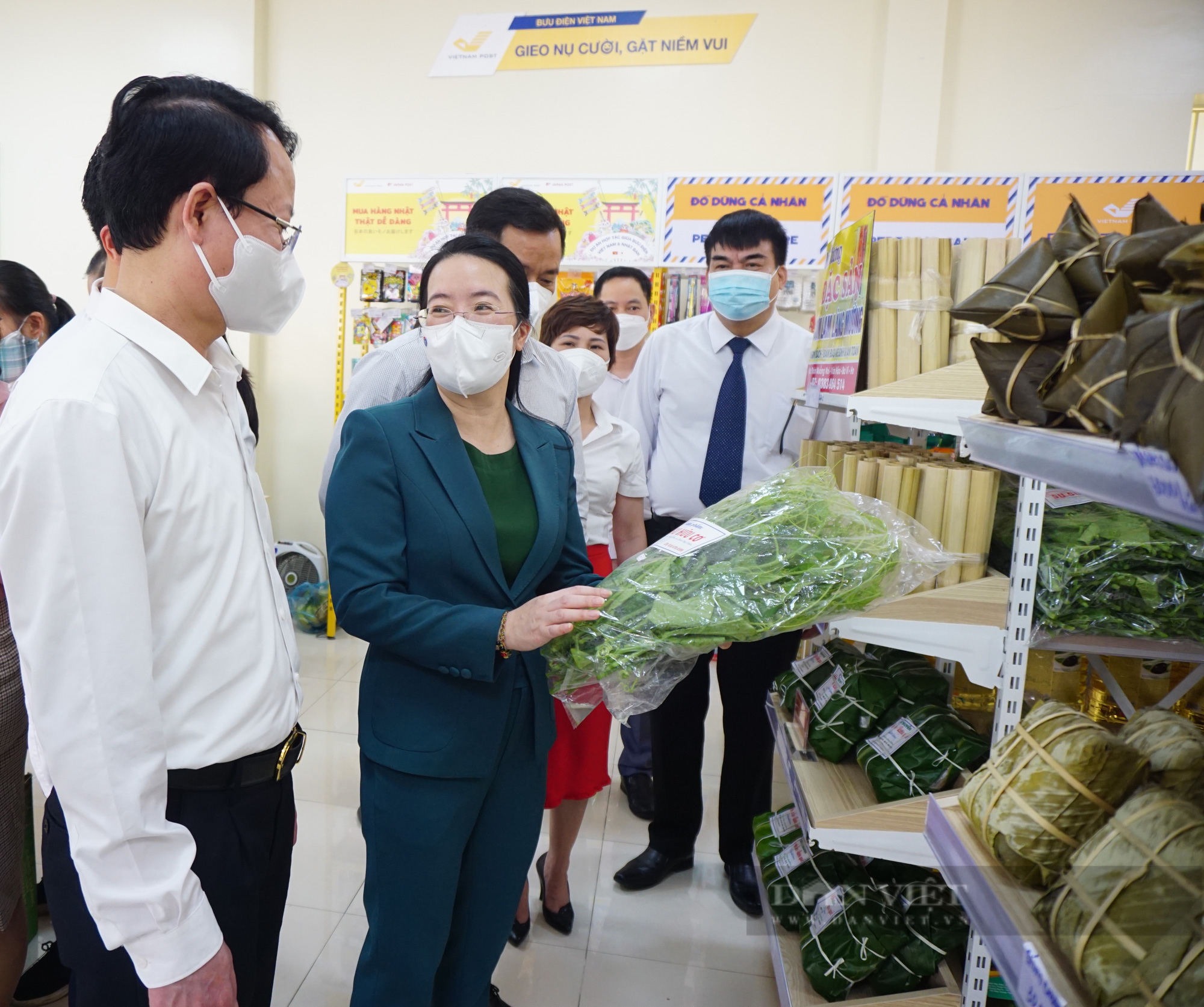Hà Nội: Hội ND và Bưu điện khai trương gian hàng bán gà đồi, rau rừng và vô số nông sản đặc sản Ba Vì - Ảnh 7.
