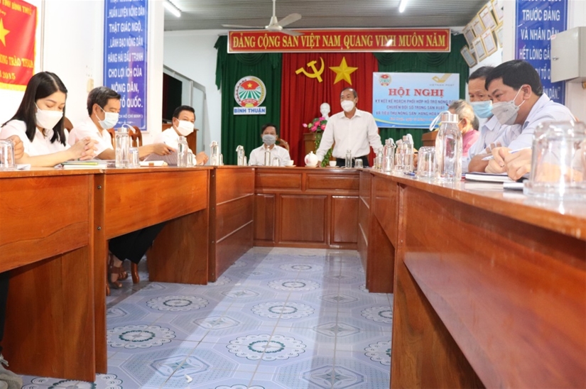 Hội Nông dân và Bưu điện tỉnh Bình Thuận ký kết thỏa thuận hợp tác