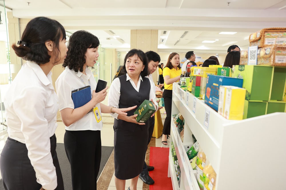 Vietnam Post ra mắt Trung tâm kinh doanh thương mại điện tử Postmart
